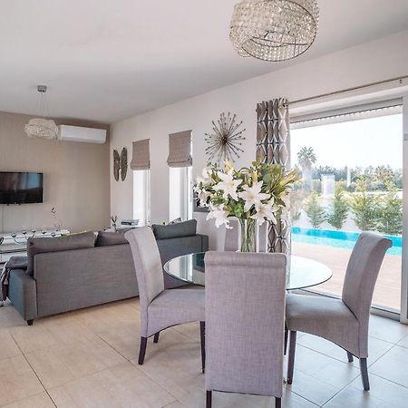 Villa Aquamarine Paphos ภายนอก รูปภาพ